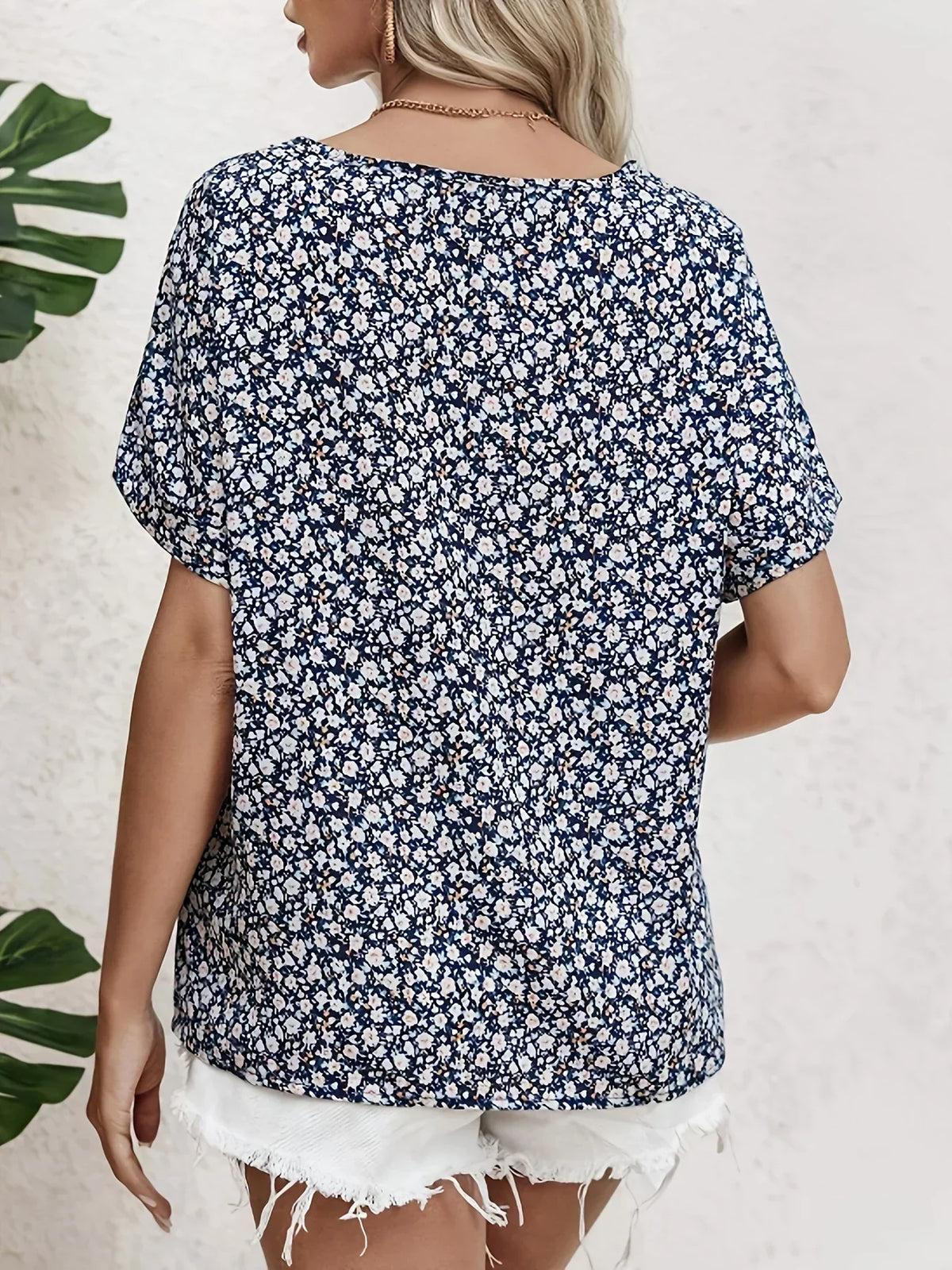 Carrie | Chic Floral Print Blouse